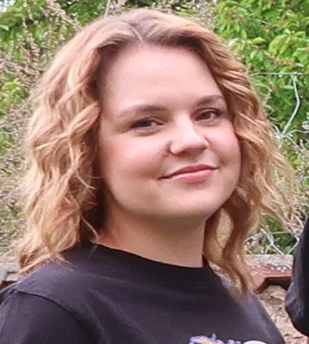 Adéla Lhotová - Klávesy · zpěv