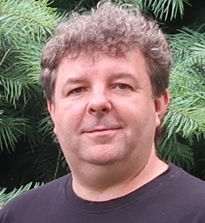 Petr "Dolfi" Adam - Bicí · zpěv